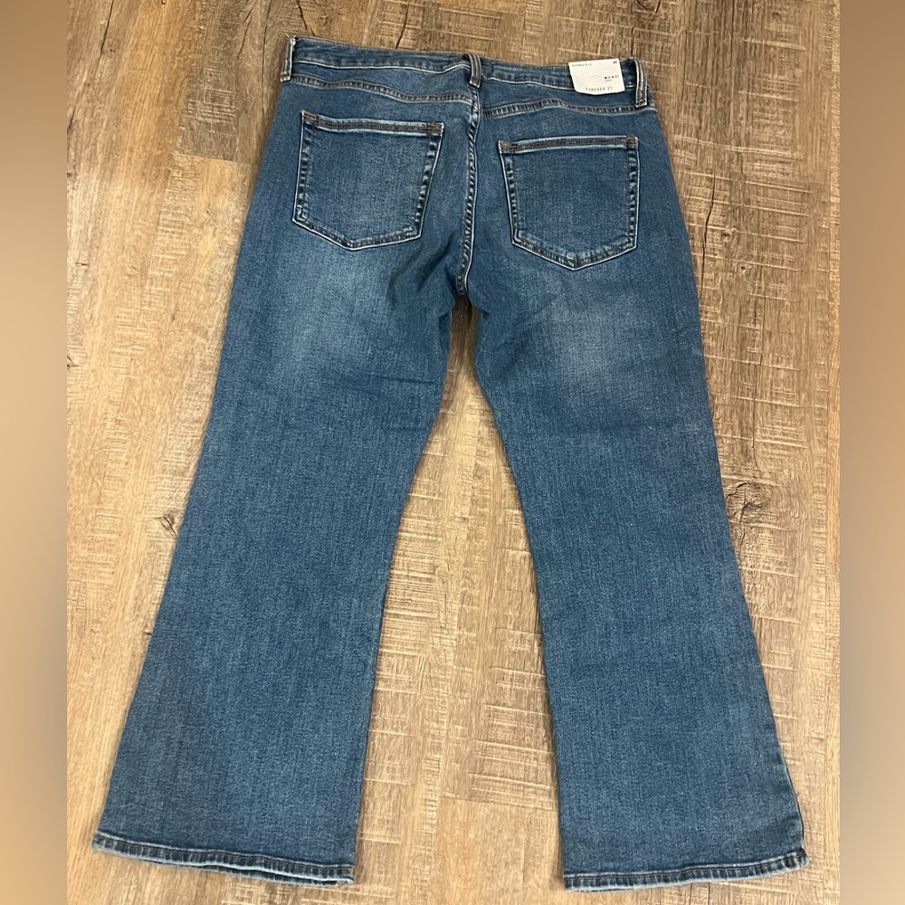 Nwt Forever 21 Blue Women's mid rise crop 30 Jeans
